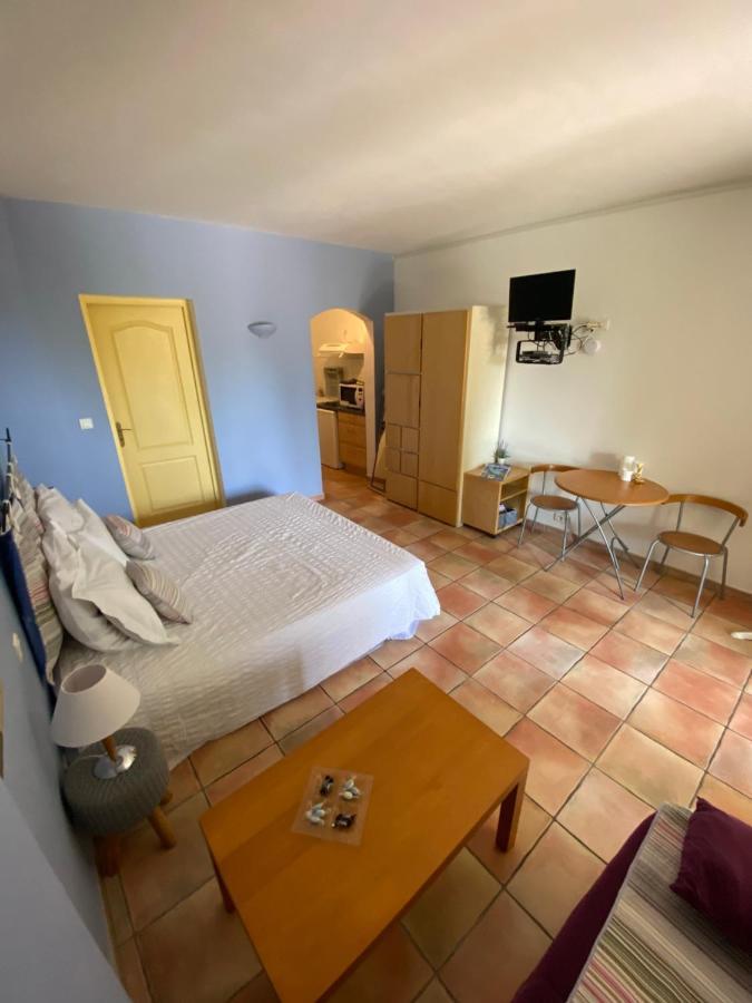 Les Arcades Apartment Файенс Екстериор снимка