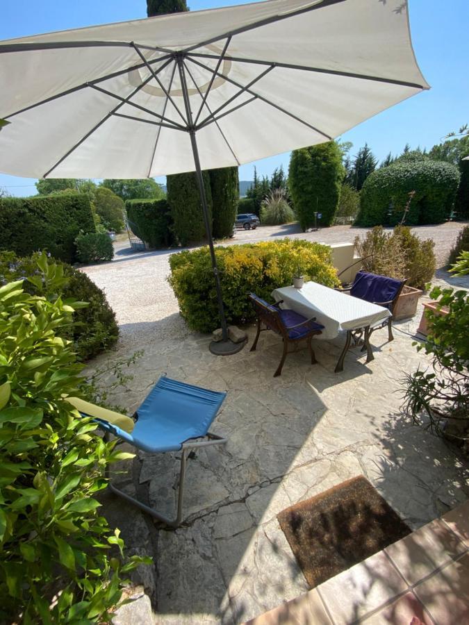 Les Arcades Apartment Файенс Екстериор снимка